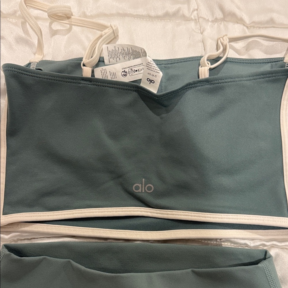 Alo (set)- Airbrush Streamlined Bra Tank (S) & 5” High Waisted Biker Short(XS) - Picture 5 of 6